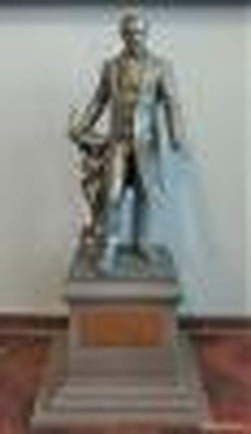 Два памятника украсят столицу