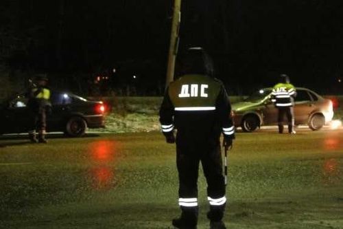 В Туве водитель переехал нетрезвую женщину, лежащую на дороге, и скрылся