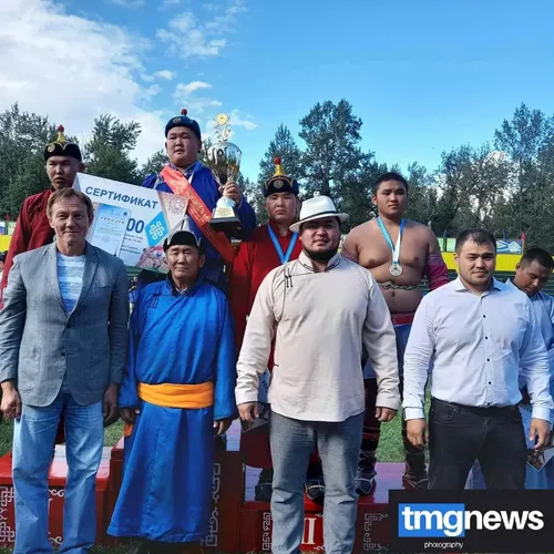 В Кызыле завершилось первенство Тувы по национальной борьбе хуреш среди юношей до 18 лет