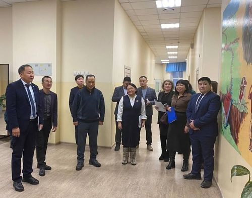 Ада-иелер кижизидилге айтырыында кол черни ээлеп турар