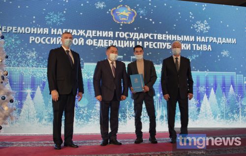 Глава Тувы вручил государственные награды  