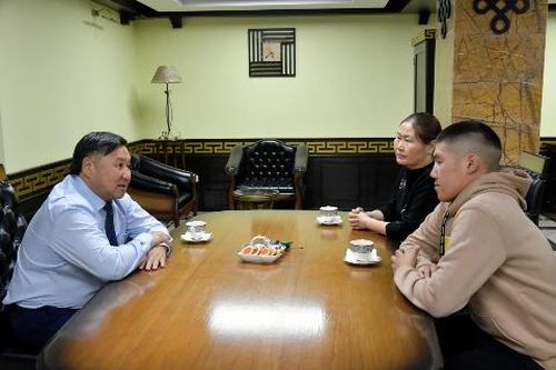 Глава Тувы встретился с участником СВО Кан-Демиром Лопсаном-Комбу