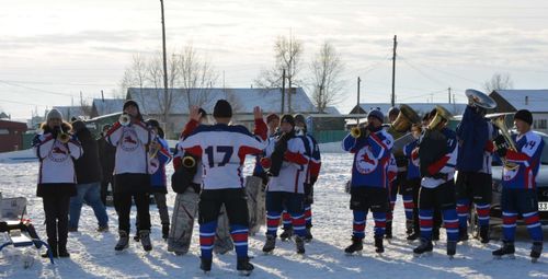 В Эрзине появилась хоккейная площадка нового образца