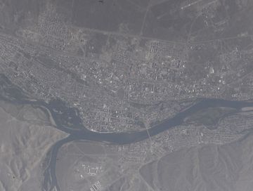 Космонавт Кирилл Песков готовится покинуть МКС и делится фотографиями с орбиты. На одной из них виден Кызыл у слияния Бий-Хема и Каа-Хема.