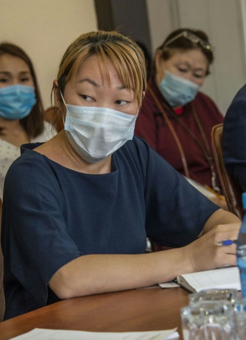 Хоойлу езугаар эвес...