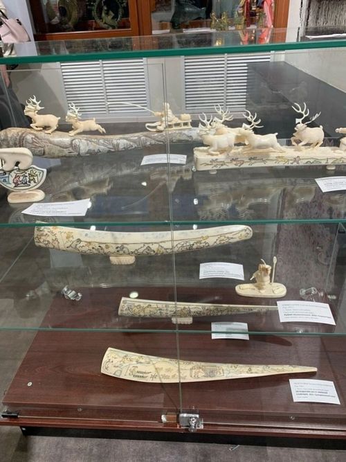 В Москве на выставке «В русле времени» представлены камнерезные фигурки тувинского мастера Алексея Кагай-оола