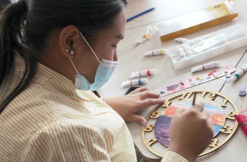 Школа ремесел колесит по районам Тувы