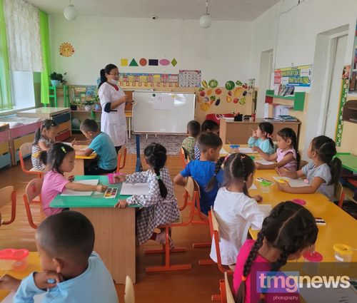 Хууда уруглар садтары күрүне деткимчезинче кордап болур