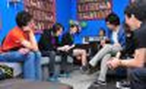 А угощали вином из одуванчиков