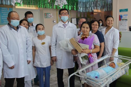 Первый ребенок 2025 года в Туве: новогодний «крепыш» из Кызыла