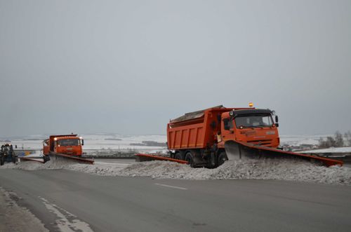 На федеральных трассах мобилизована техника для расчистки снега