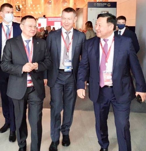 Глава Тувы Владислав Ховалыг поздравил Александра Брокерта с юбилеем