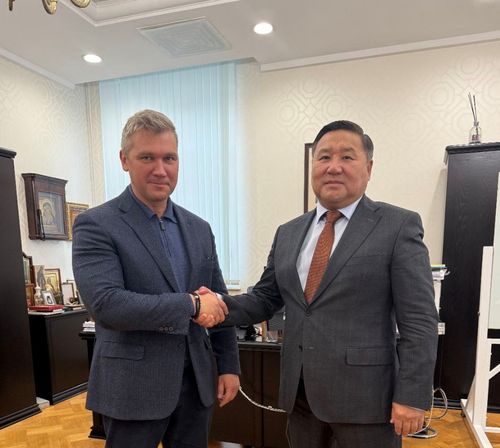 Глава Тувы провел рабочую встречу с первым заместителем министра культуры Российской Федерации Сергеем Обрывалиным