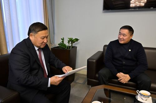 Глава Тувы встретился с участником программы «Герои Тувы» Буяном Кууларом