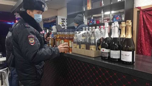В барах Тувы сбывали «теневой» алкоголь