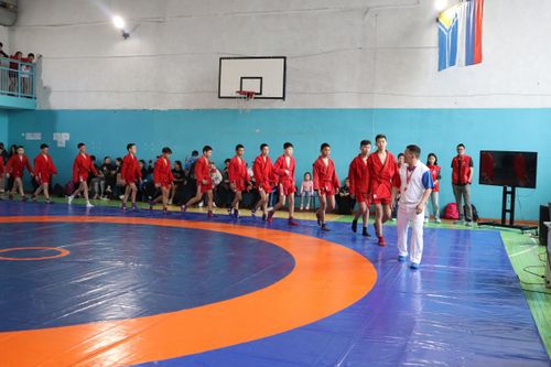 В Туве «Единая Россия» поддержала соревнования по самбо среди школьников