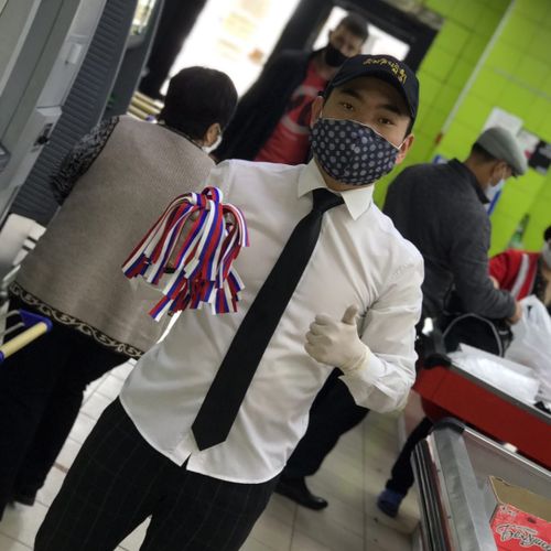 Гордо реет флаг державный...