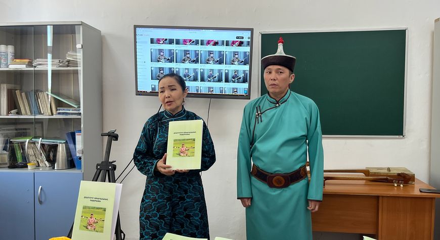 В Кызыле прошла презентация «Тетради для обучения игре на дошпулууре»