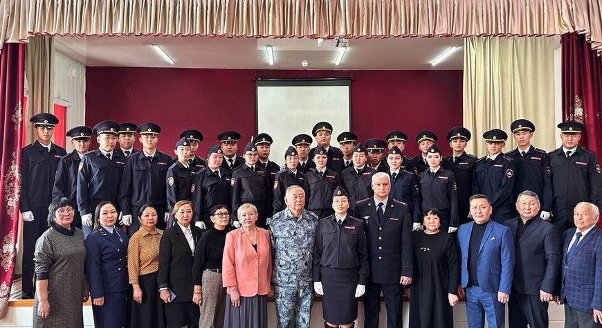 Студенты Кызыла вступили в ряды полицейских кадет