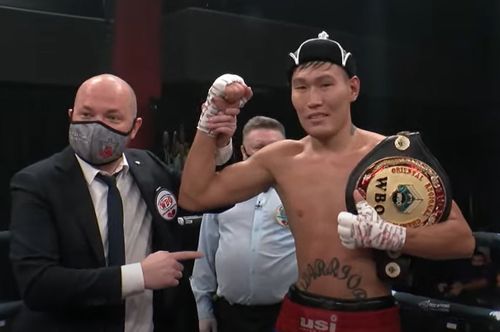 Боксер из Тувы Артыш Лопсан завоевал титул WBO Oriental