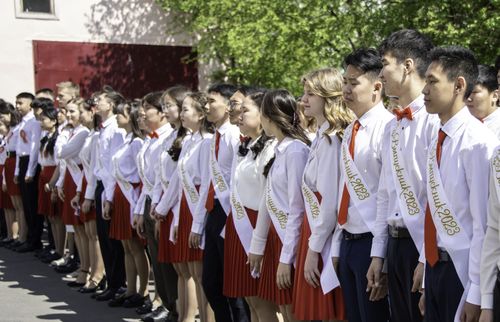 Последний звонок. Желаем вам с пути не сбиться…