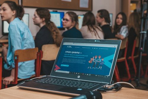 Яндекс тыва школачыларны дипфейктерни таныдып өөредир