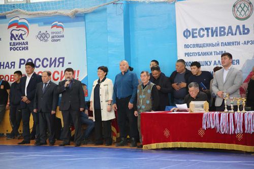 В Туве прошёл фестиваль спортивной борьбы, посвящённый памяти «Арзылана моге» Республики Тыва Алексея Хомушку