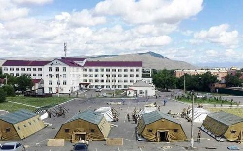 Полевой многопрофильный госпиталь приступил к приему больных COVID-19