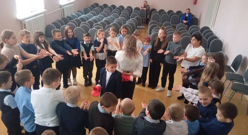 18 ноября Новониколаевская школа погрузилась в атмосферу зимнего волшебства