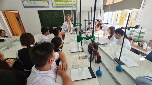 В ТувГУ прошел открытый урок по химии в рамках фестиваля «Наука 0+»