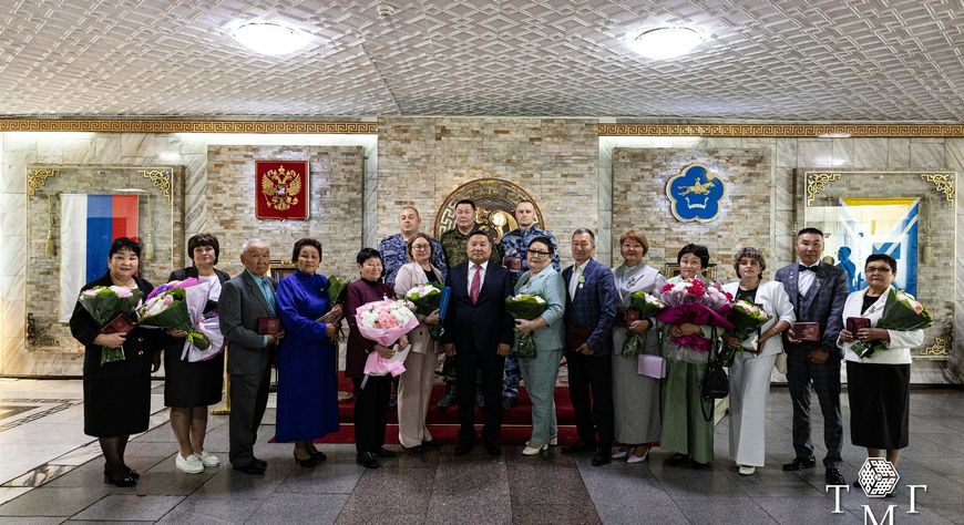 В Туве прошла торжественная церемония вручения государственных наград в честь Дня России