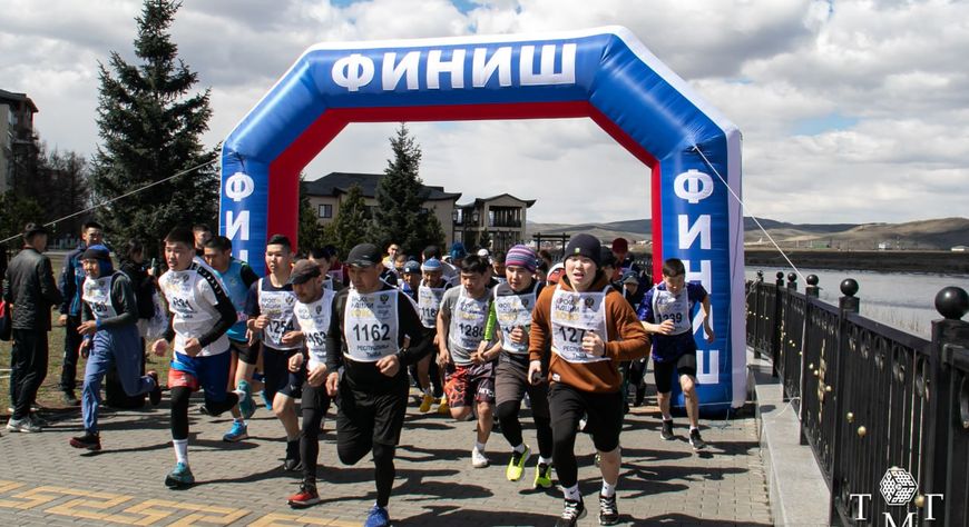 В Кызыле стартовали соревнования по легкой атлетике, посвященные открытию летнего спортивного сезона