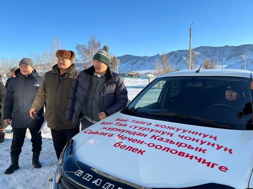 Бай-Талдың төлептиг оглунга чиик чычанны белекке берген