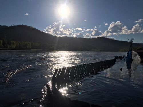На Тодже паводок. Администрация строит защитный барьер