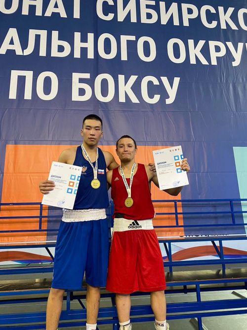 Сборная команда Тувы успешно выступила на чемпионате СФО по боксу в Омске