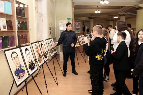 Жители Донецка продолжают знакомиться с культурой и подвигами Тувы