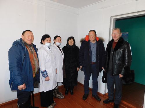 Министр здравоохранения Тувы Анатолий Югай проверил работу медцентра в Улуг-Хемском районе