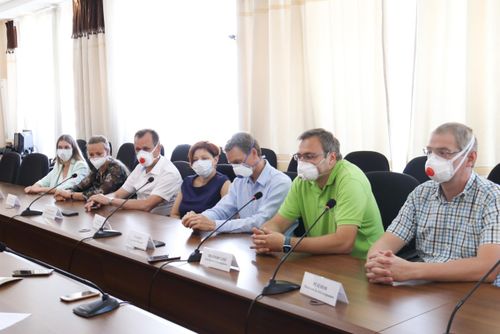 ВРАЧИ ИЗ МОСКВЫ НЕ ИСКЛЮЧАЮТ ВТОРУЮ ВОЛНУ