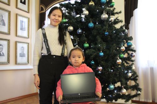 Депутаты Верховного Хурала Тувы приняли участие во Всероссийской акции «Елка желаний»