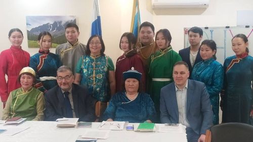 В постпредстве Тувы в Москве студенты пообщались с тувинскими писателями