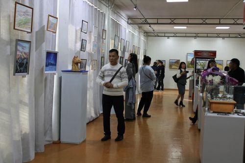 Выставка «Осенний вернисаж» будет работать до шестого ноября