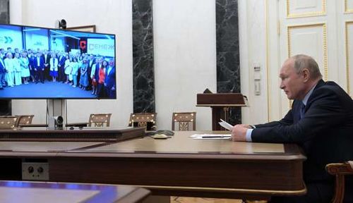 Владимир Путин поздравил выпускников Высшей школы госуправления, среди которых врио Главы Тувы