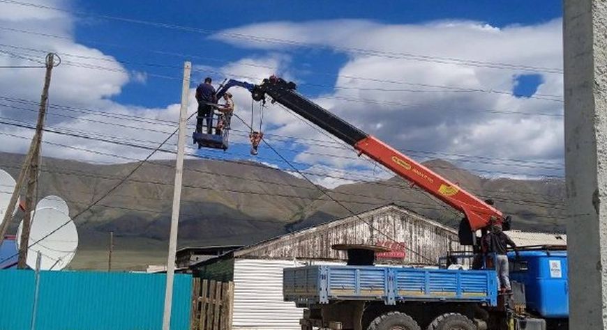 В селе Мугур-Аксы продолжаются работы по подготовке к зимнему периоду