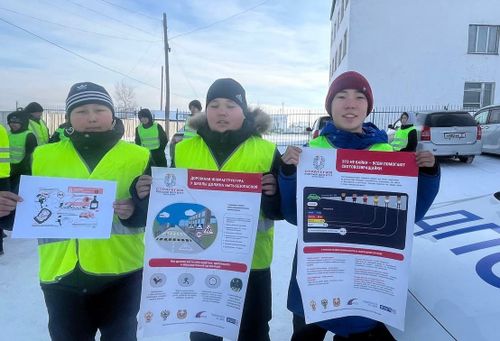 В Хандагайтах прошла акция «Автокресло — детям!» с участием школьников-юидовцев