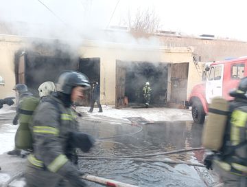 Накануне в Кызыле ликвидирован крупный пожар в гараже Тувинской государственной филармонии