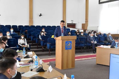 Министр строительства Тувы доложил врио главы Тувы о строящихся объектах по национальным проектам