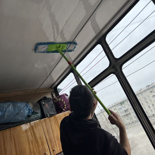 «Добрые сердца Тувы» помогли пенсионерам навести порядок в доме