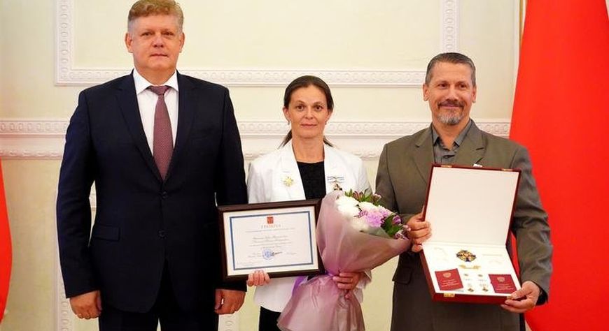 Полпред вручил орден «Родительская слава» супругам, воспитывающим десятерых детей
