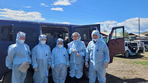 Выездная группа медиков продолжает работу в Барун-Хемчикском районе