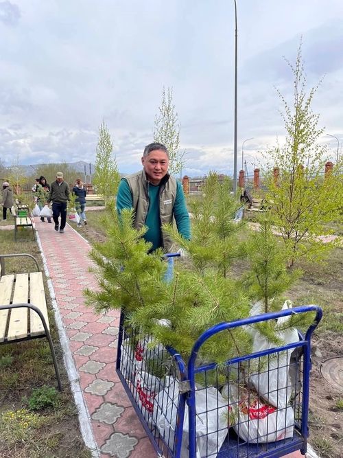 «Единая Россия» и «Молодая Гвардия» отметили 80-летие Победы посадкой деревьев